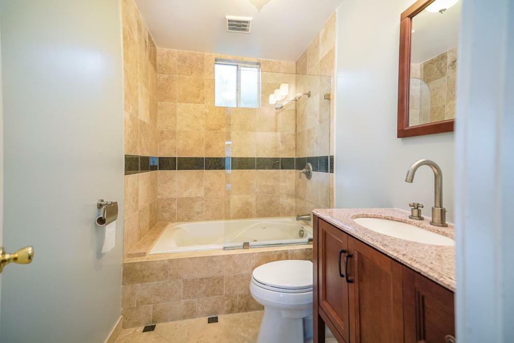 Stylish 2 Bed & 2 Bath At The Heart Of Hollywood With Free Parking - One Car Only Apartment Los Angeles Exterior photo