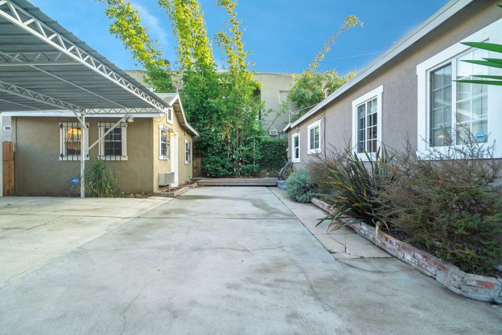 Stylish 2 Bed & 2 Bath At The Heart Of Hollywood With Free Parking - One Car Only Apartment Los Angeles Exterior photo